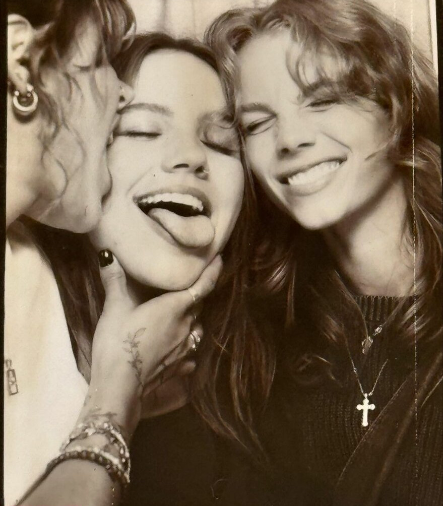 emma-brooks gallery photo #861