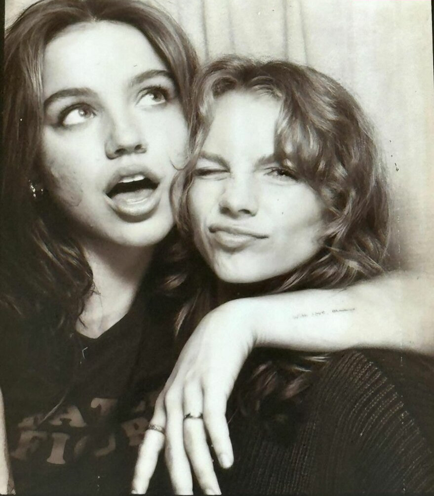 emma-brooks gallery photo #862