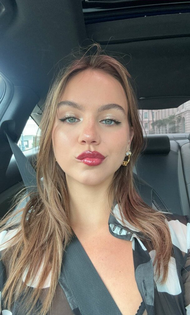 emma-brooks gallery photo #869