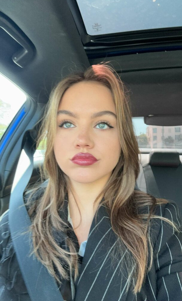 emma-brooks gallery photo #870