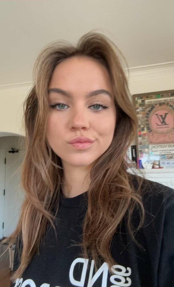 emma-brooks gallery photo #871