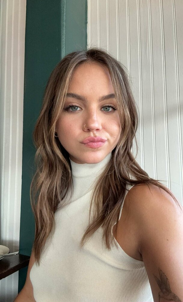 emma-brooks gallery photo #889