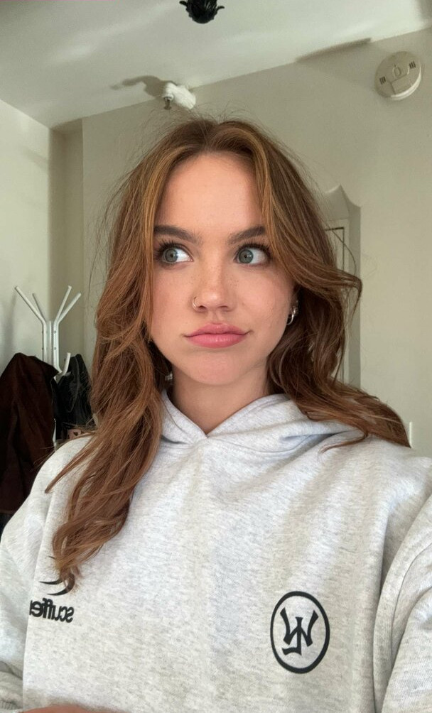 emma-brooks gallery photo #909