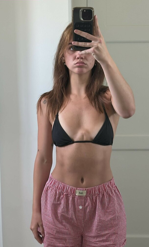 emma-brooks gallery photo #918