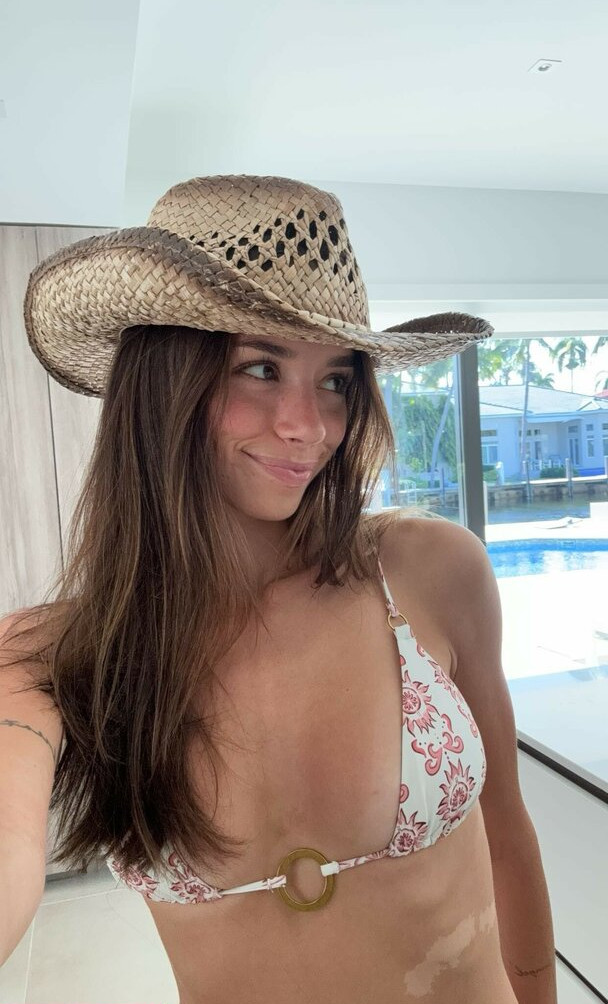 emma-brooks gallery photo #923