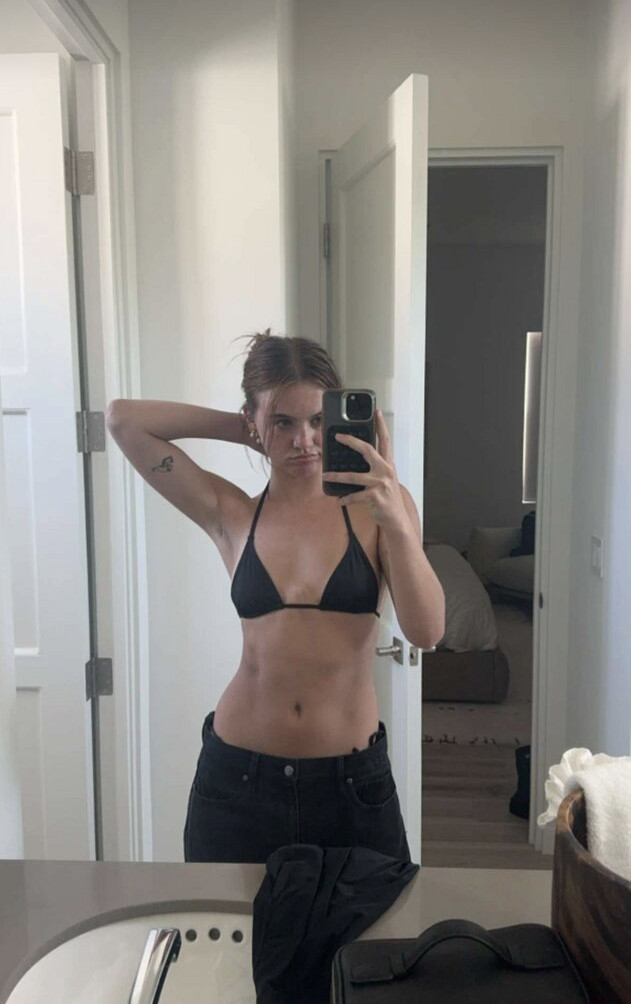 emma-brooks gallery photo #930