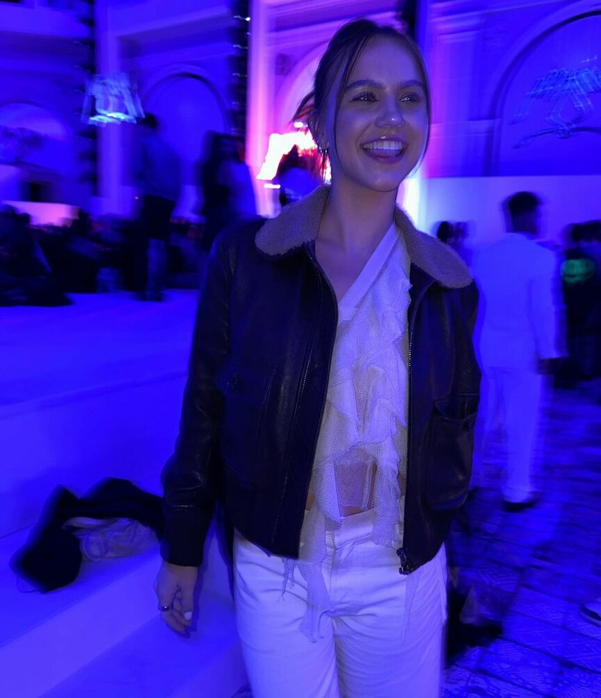 emma-brooks gallery photo #968