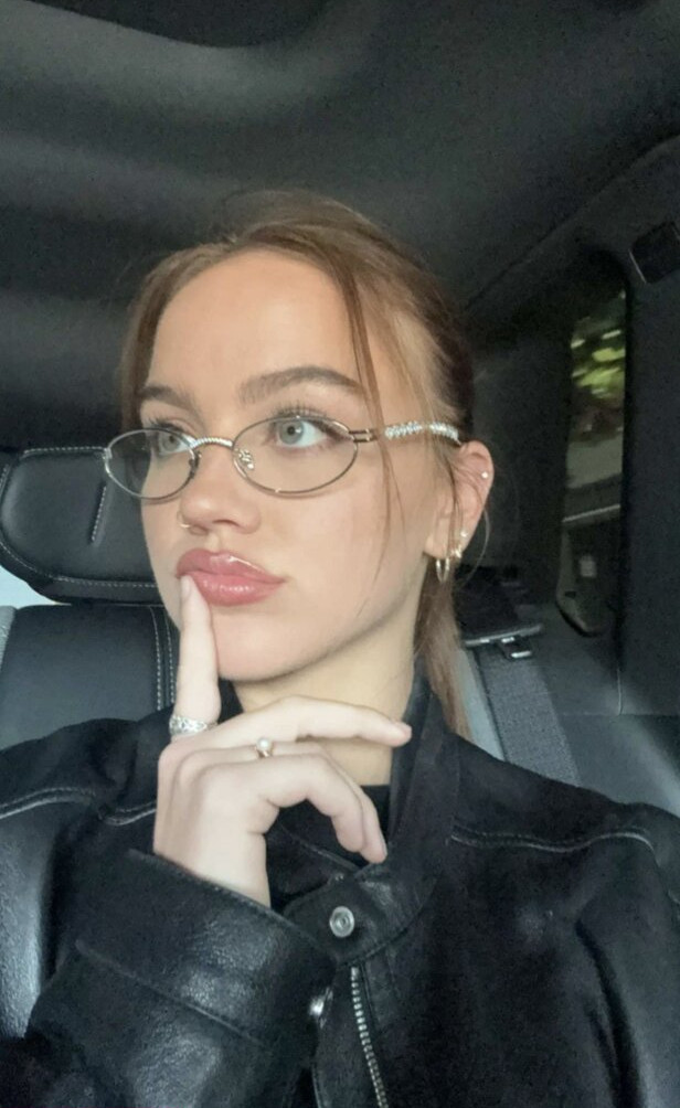 emma-brooks gallery photo #973