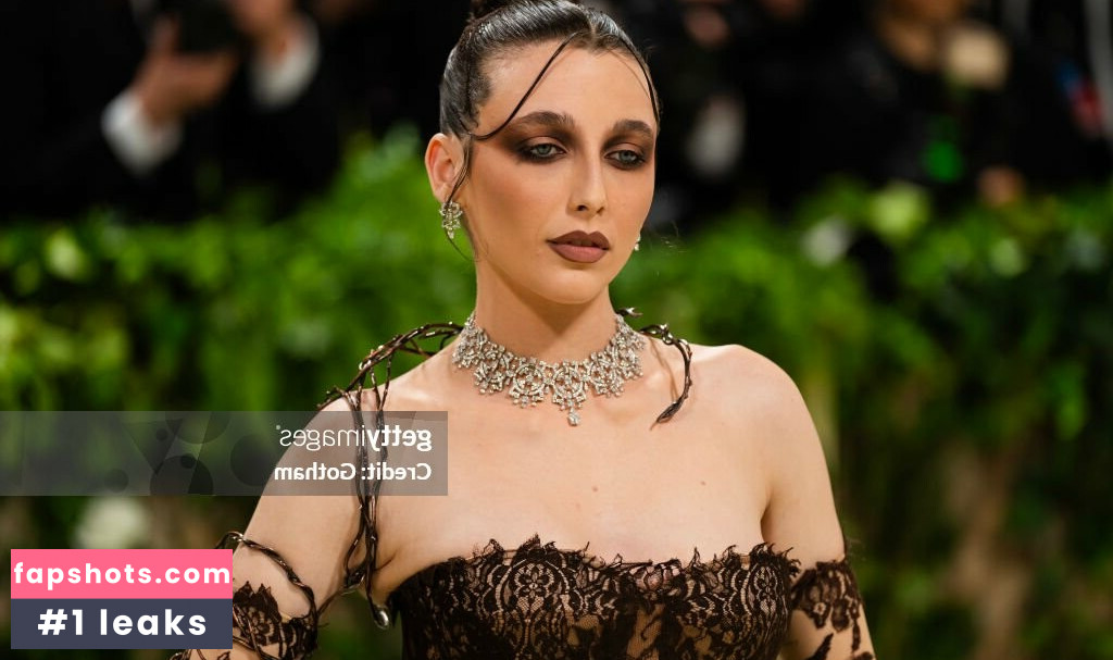 Emma Chamberlain gallery photo #104