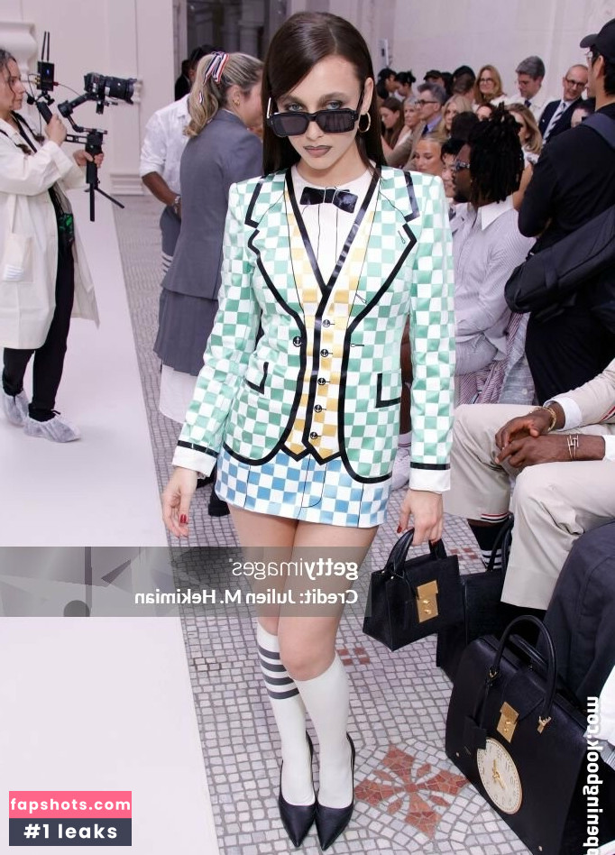 Emma Chamberlain gallery photo #106