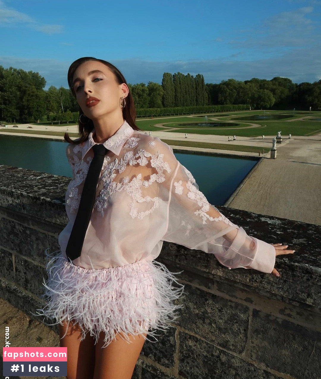 Emma Chamberlain gallery photo #143