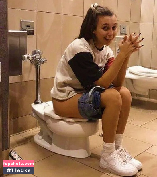 Emma Chamberlain gallery photo #147