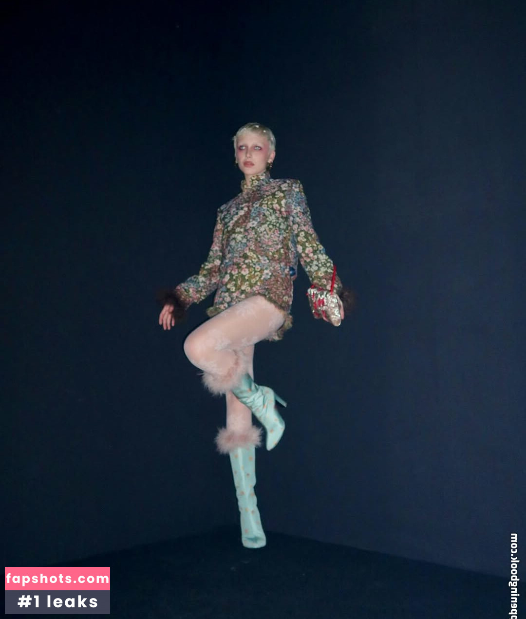 Emma Chamberlain gallery photo #16