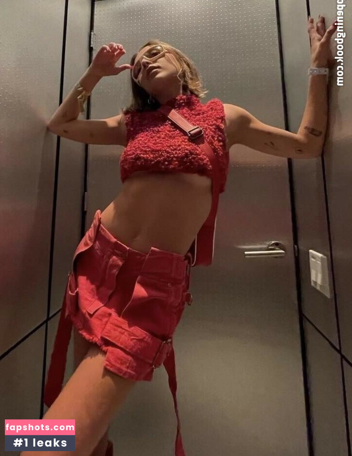 Emma Chamberlain gallery photo #151