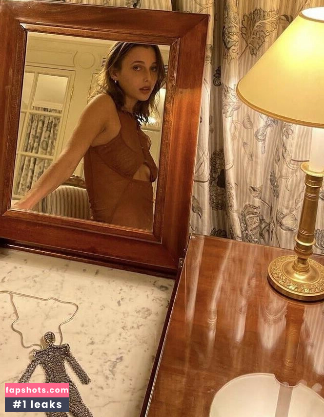 Emma Chamberlain gallery photo #153