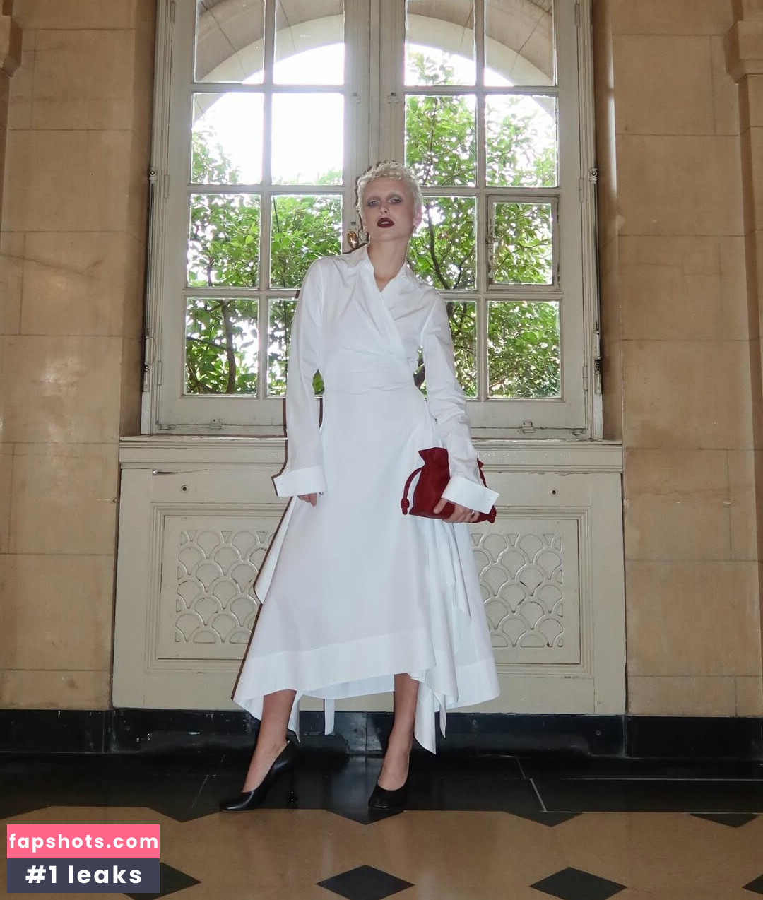 Emma Chamberlain gallery photo #18