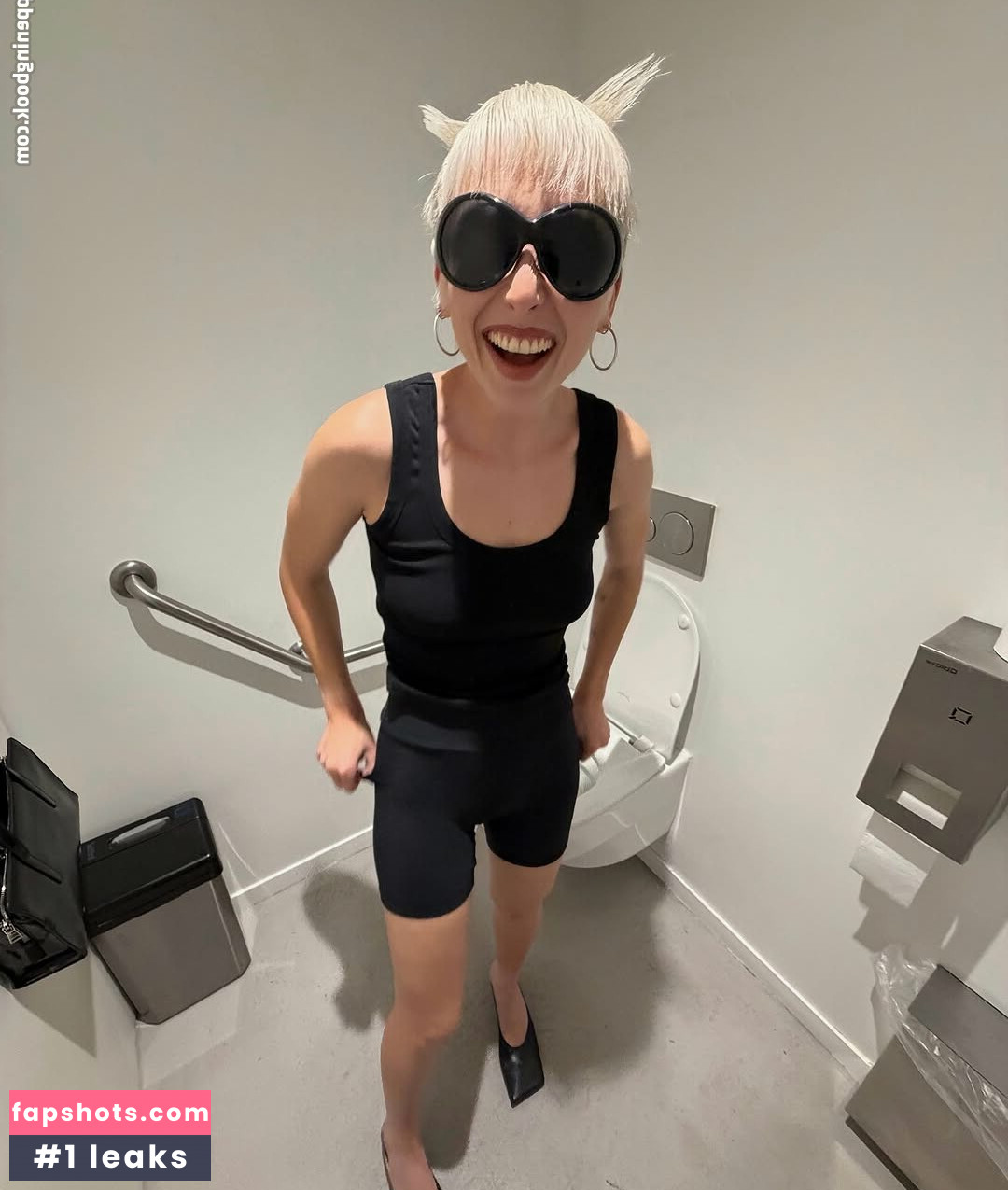 Emma Chamberlain gallery photo #3