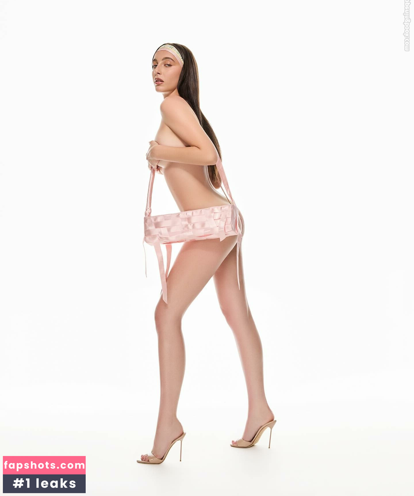 Emma Chamberlain gallery photo #93