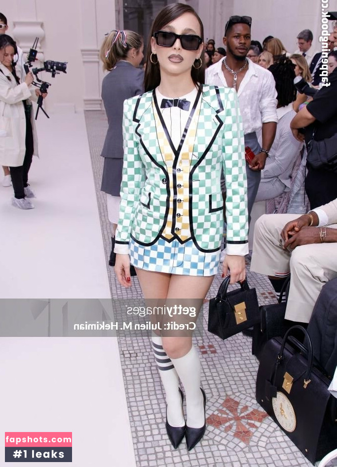 Emma Chamberlain gallery photo #100