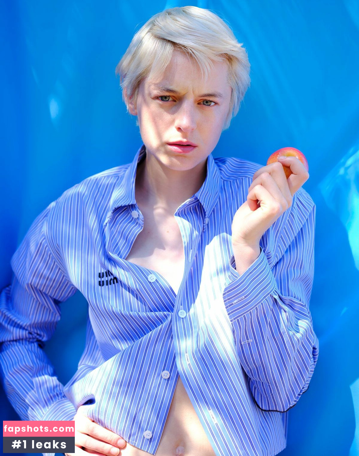 Emma Corrin Nude Leaks OnlyFans Photos #106 - Fapshots