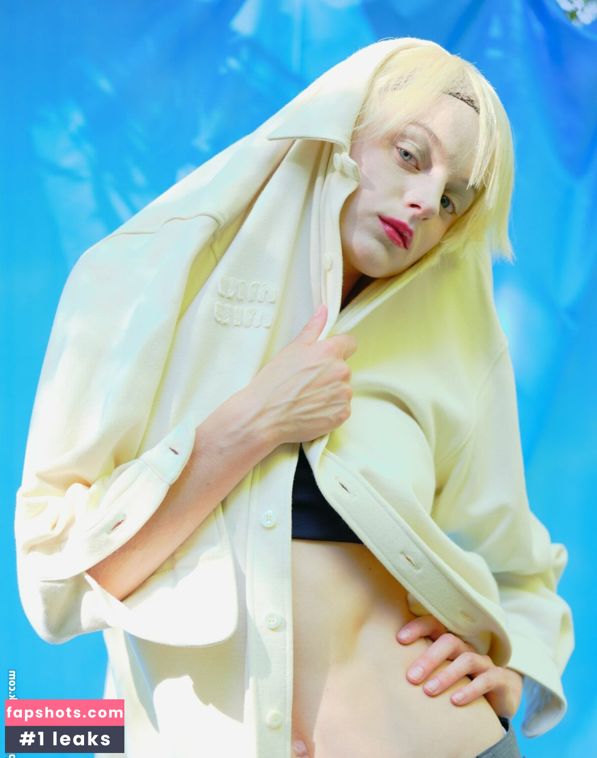 Emma Corrin Nude Leaks OnlyFans Photos #108 - Fapshots