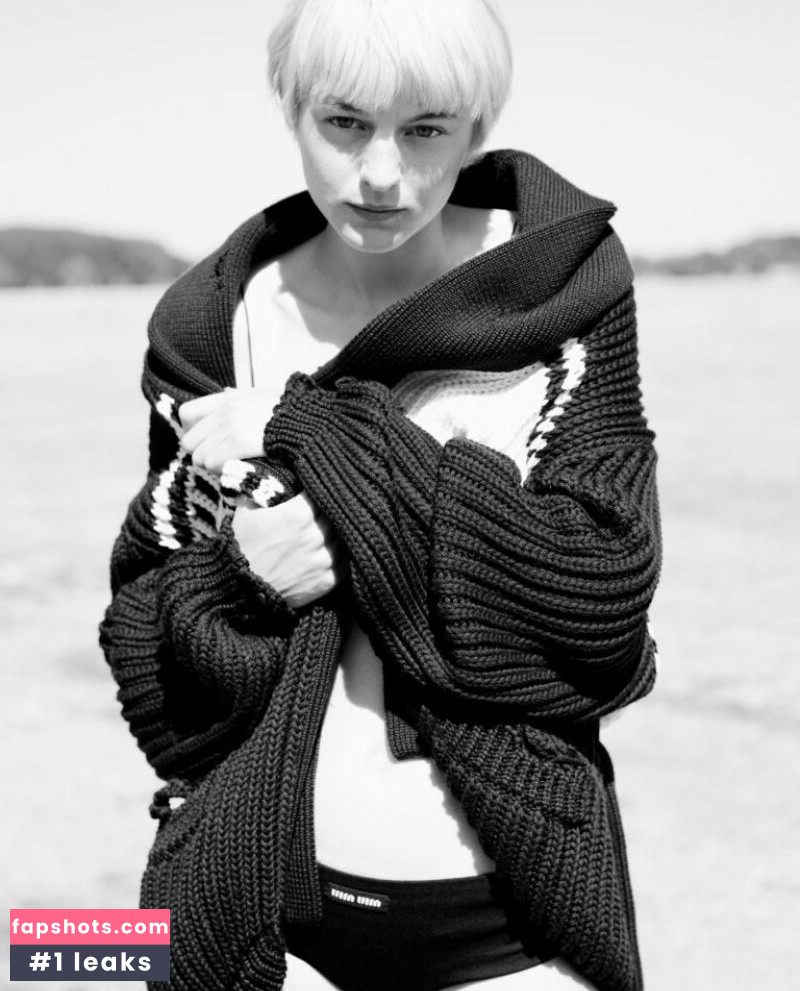 Emma Corrin Nude Leaks OnlyFans Photos #110 - Fapshots