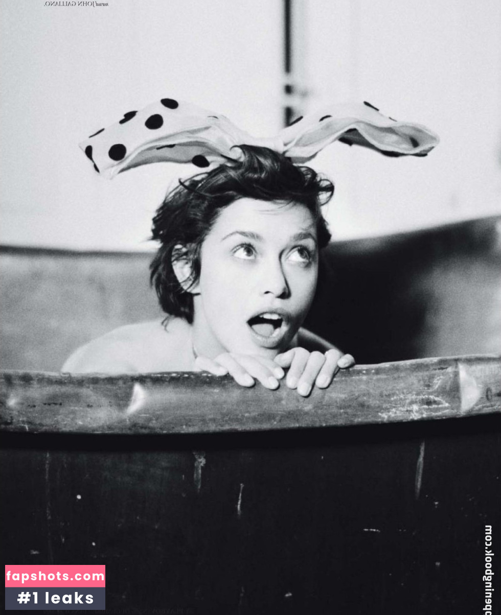 Emma de Caunes gallery photo #72