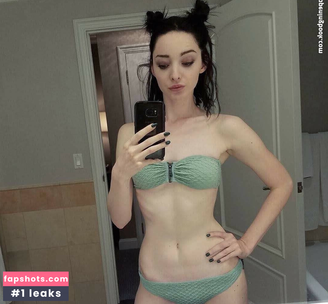 Emma Dumont Filtración Desnuda OnlyFans Foto #2 - Fapshots
