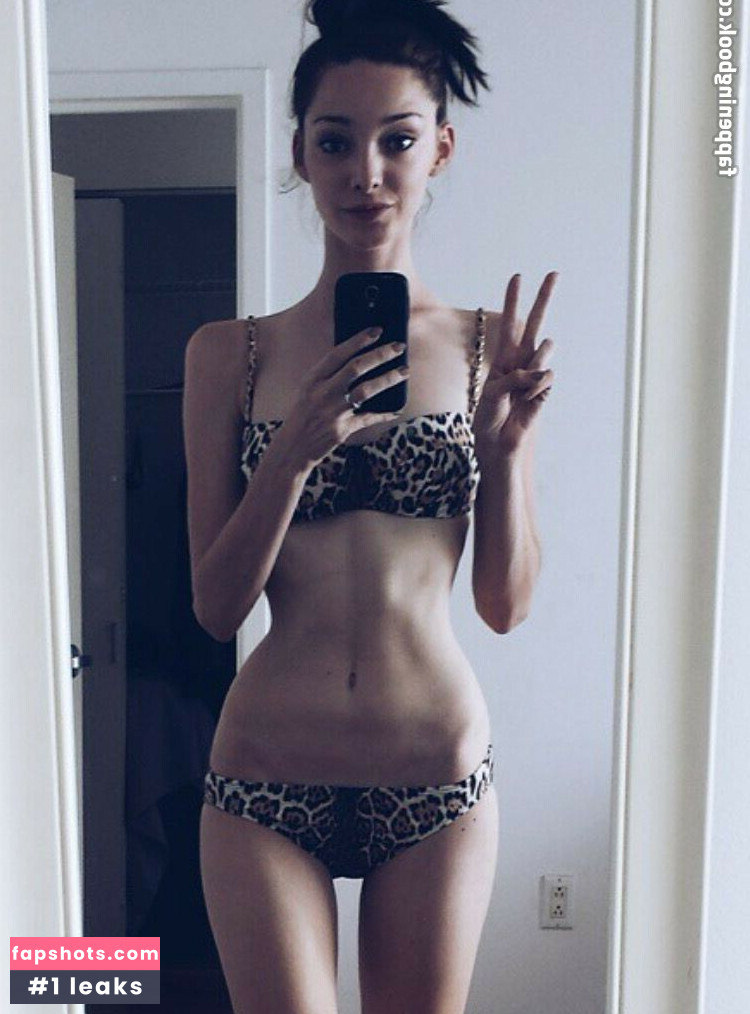 Emma Dumont Filtración Desnuda OnlyFans Foto #17 - Fapshots