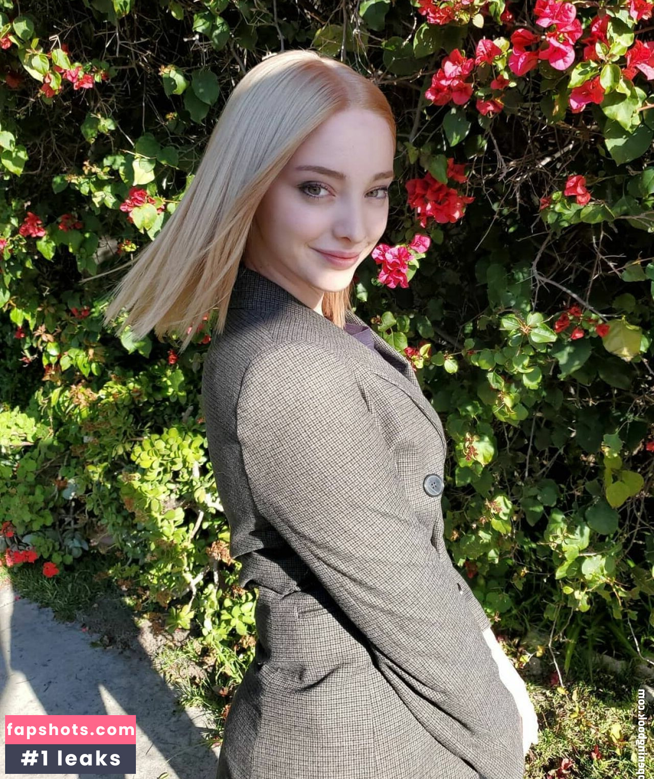 Emma Dumont Filtración Desnuda OnlyFans Foto #28 - Fapshots