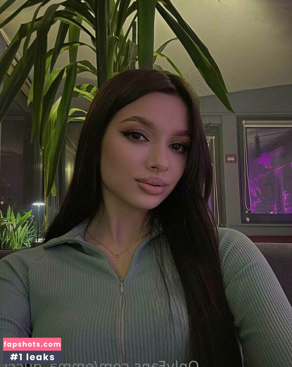 emma_gucci gallery photo #2