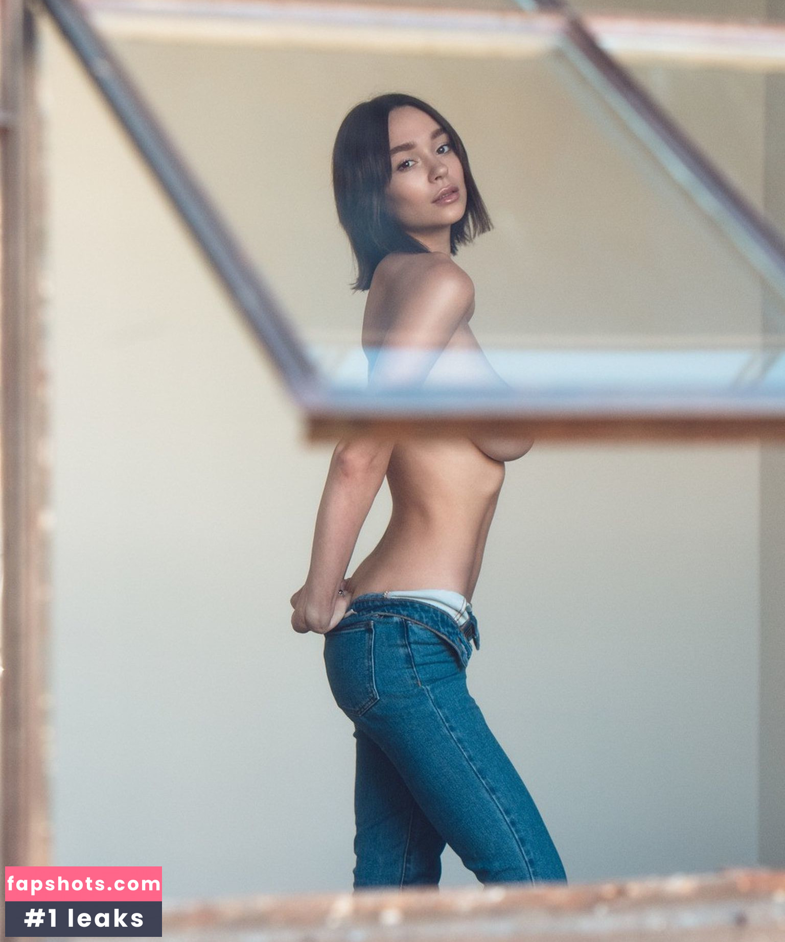 Emma Holley gallery photo #15