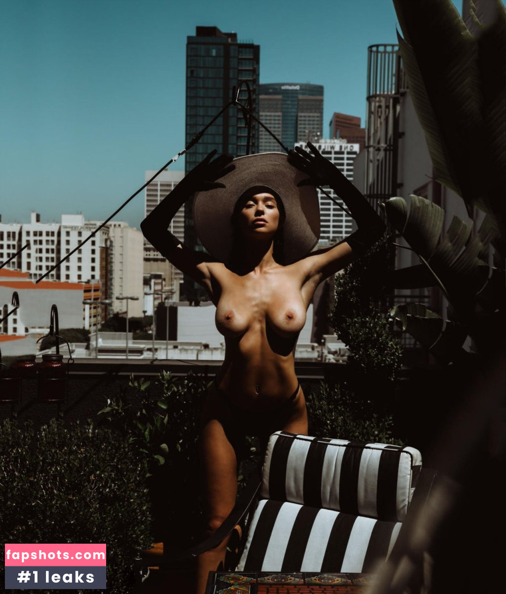 Emma Holley gallery photo #61