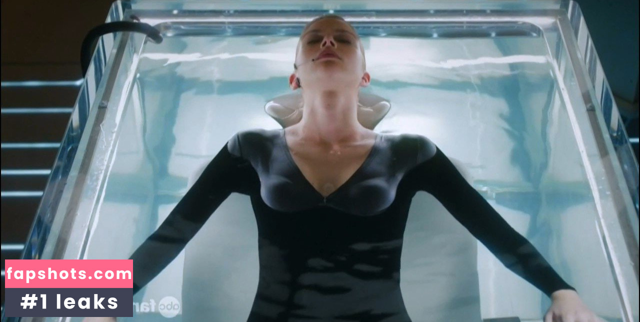 Emma Ishta gallery photo #14