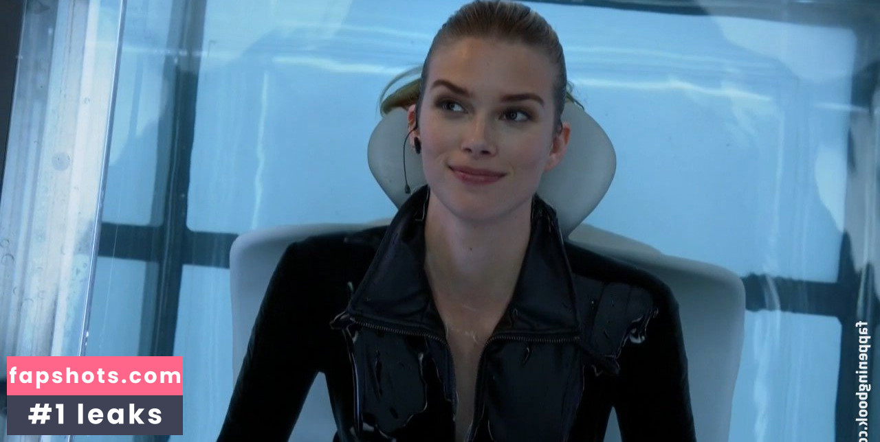 Emma Ishta gallery photo #15