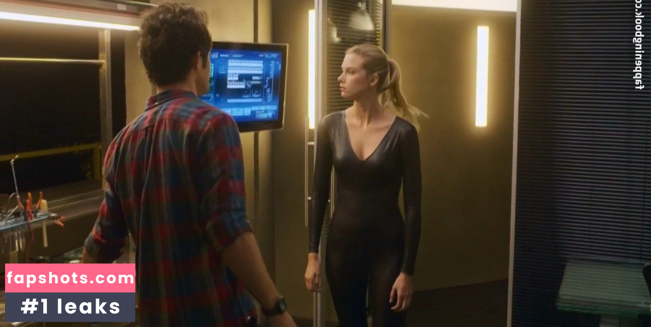 Emma Ishta gallery photo #19