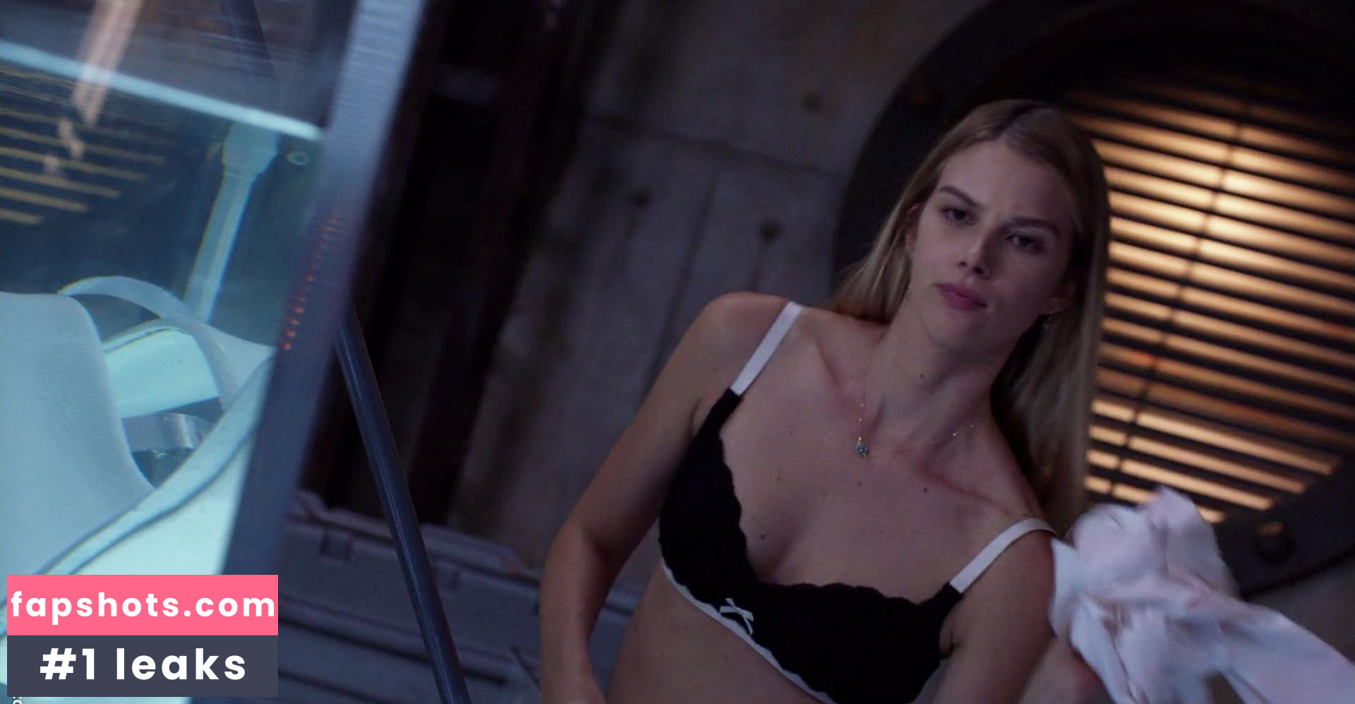 Emma Ishta gallery photo #22