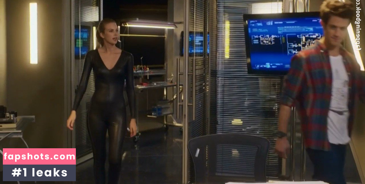 Emma Ishta gallery photo #10