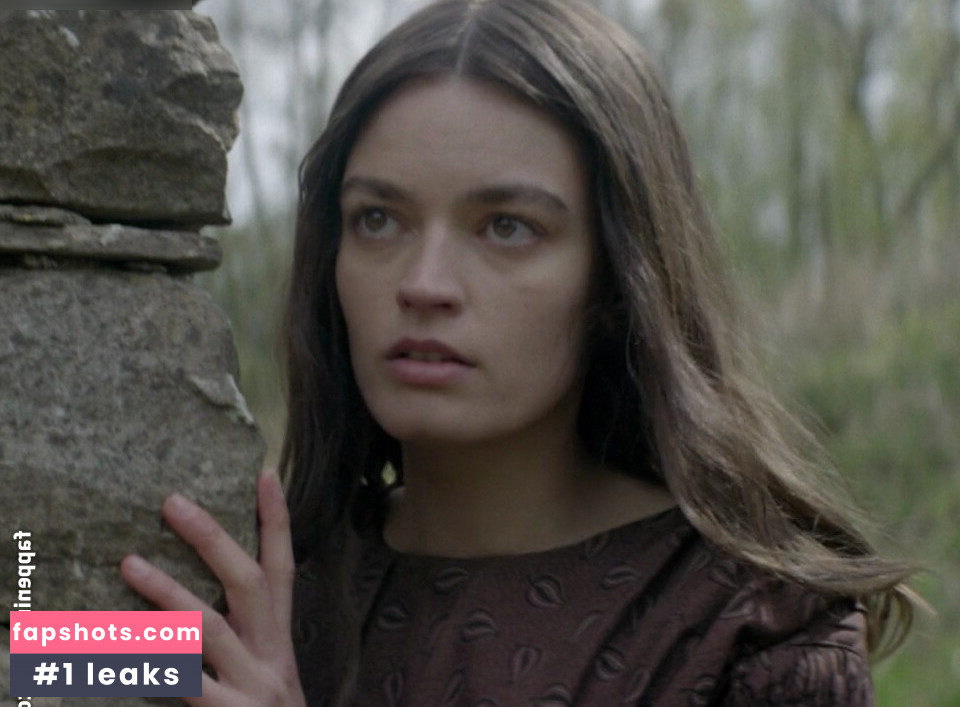 Emma Mackey gallery photo #18