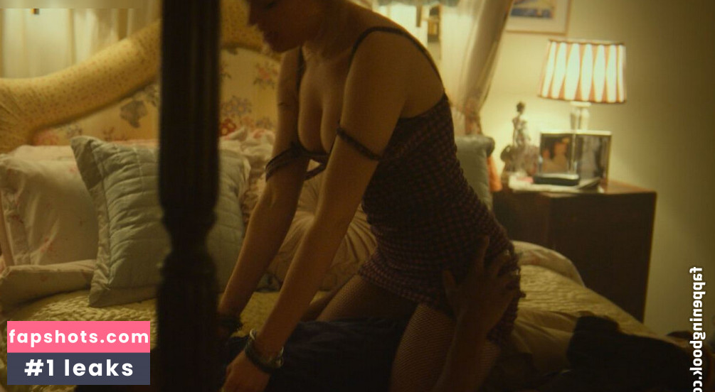 Emma Mackey gallery photo #24