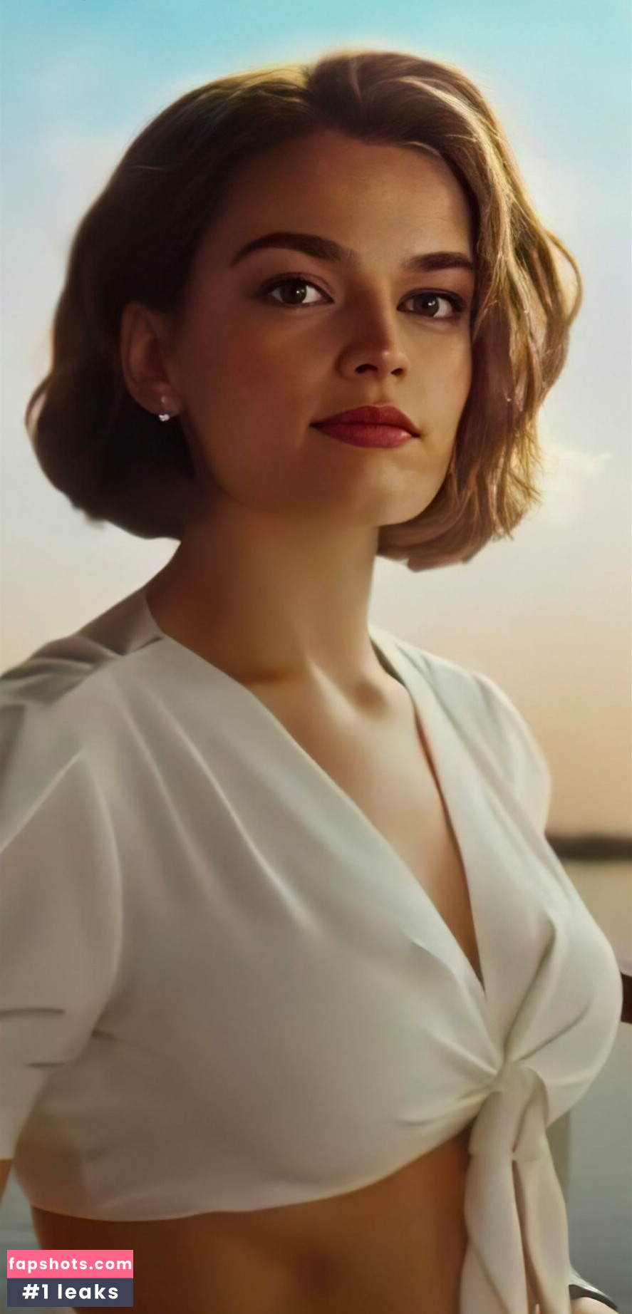 Emma Mackey gallery photo #28