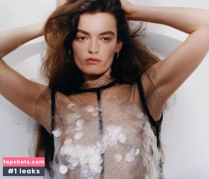 Emma Mackey gallery photo #30