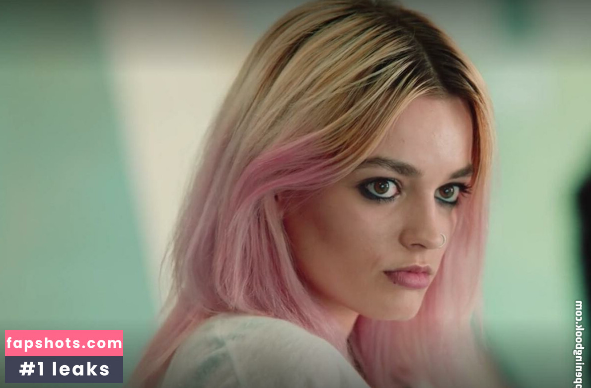 Emma Mackey gallery photo #34