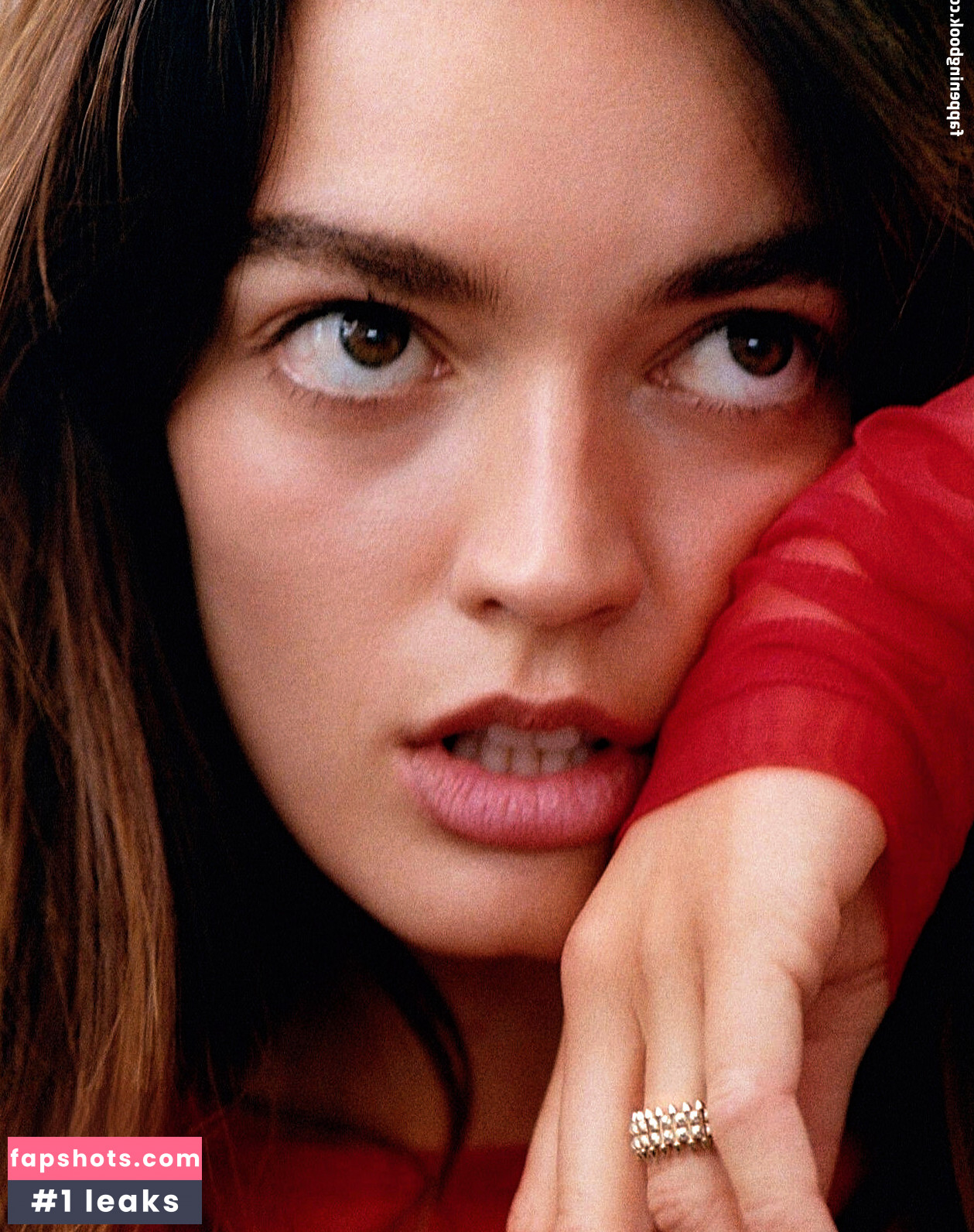 Emma Mackey gallery photo #50