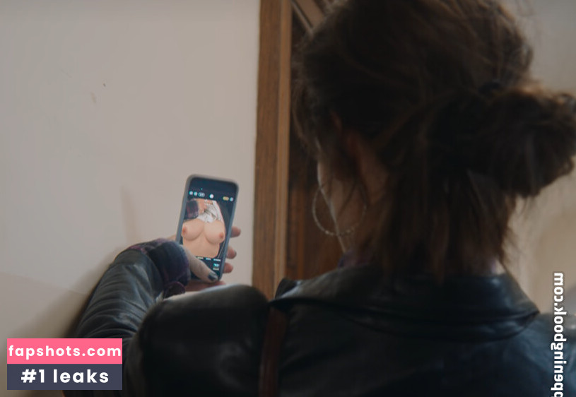 Emma Mackey gallery photo #62