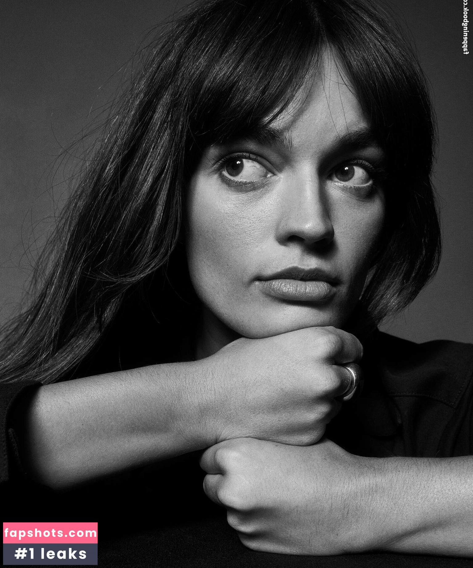 Emma Mackey gallery photo #68