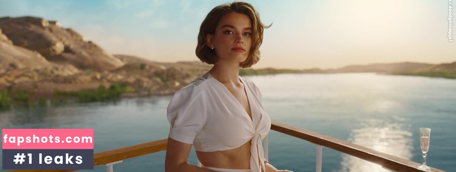 Emma Mackey gallery photo #74