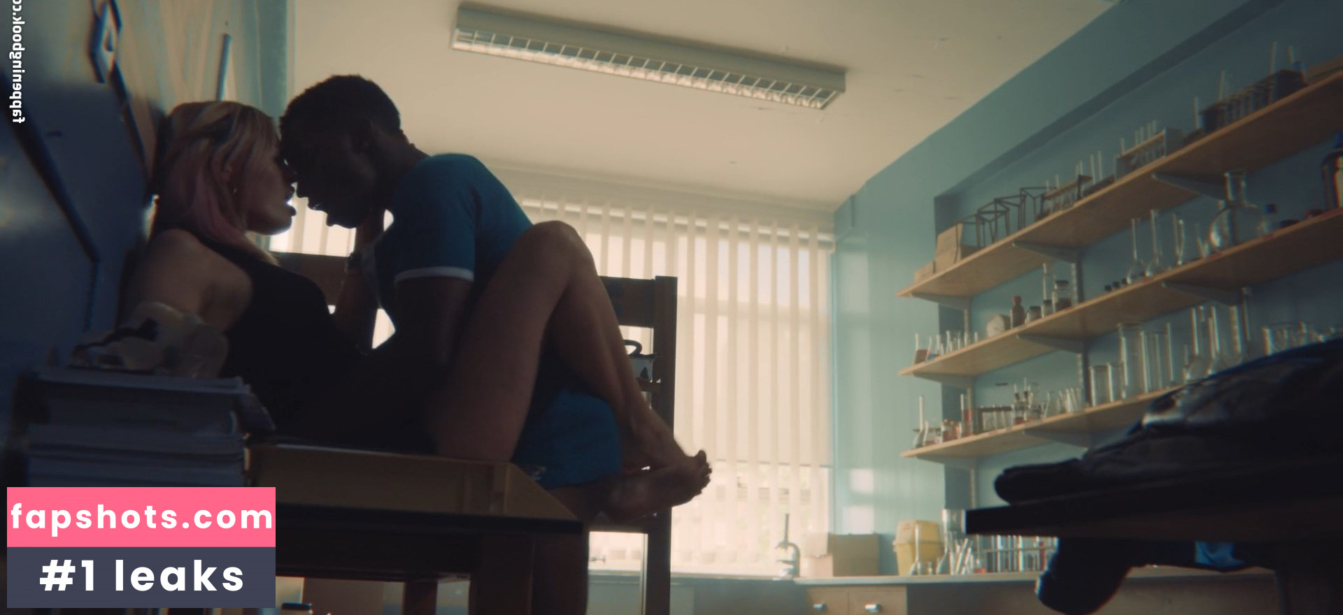 Emma Mackey gallery photo #81