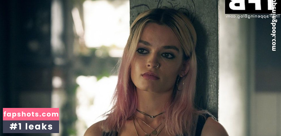 Emma Mackey gallery photo #82