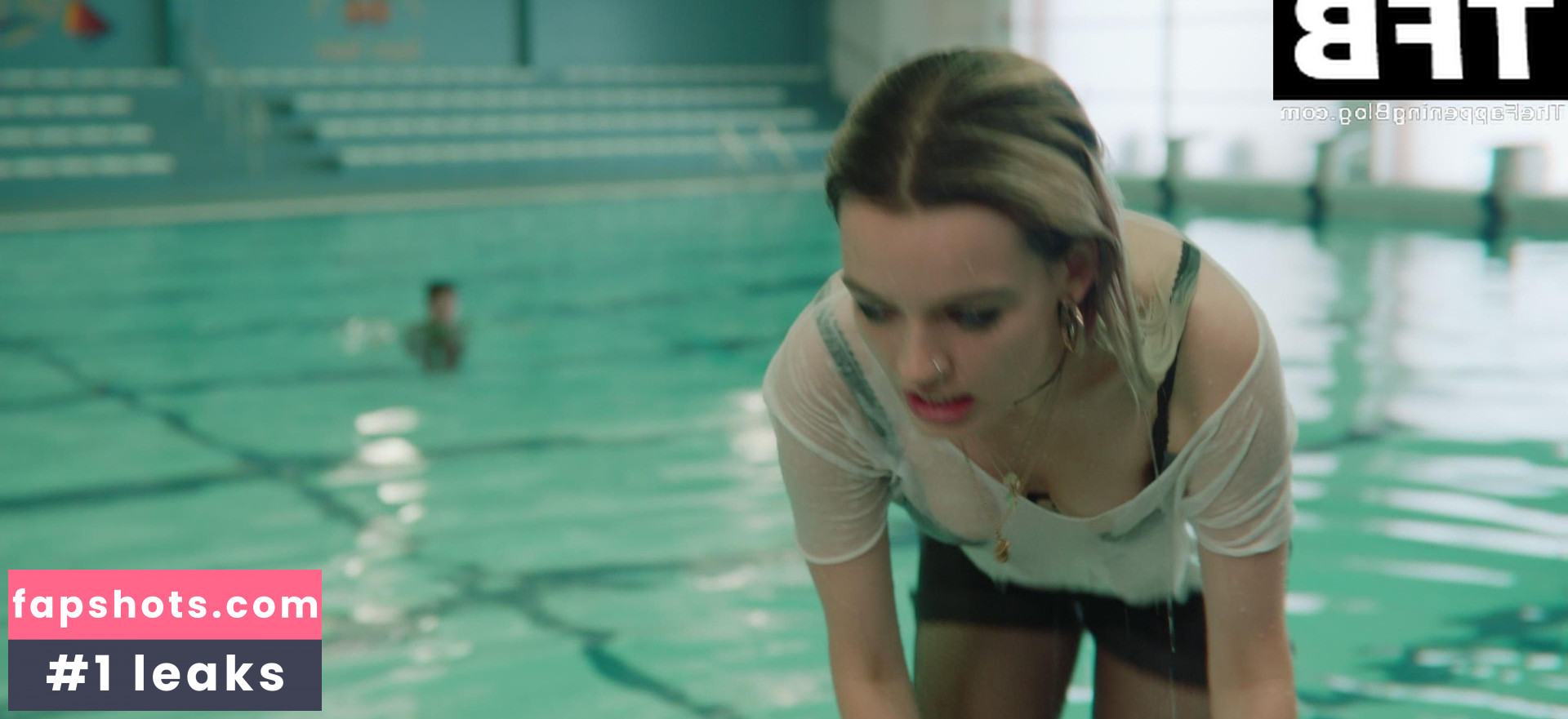 Emma Mackey gallery photo #83